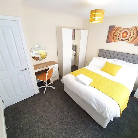 Salford Holiday Apartment Manchester-2